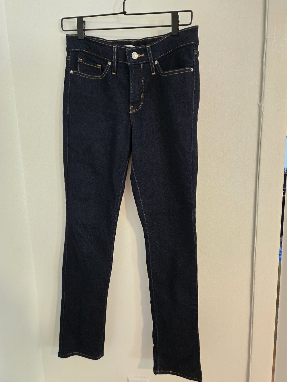 NWOT Levi's 312 Shaping Slim Jeans